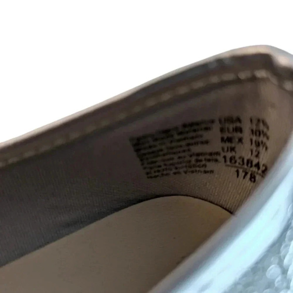 SmartFit Girls' Shimmer Chelsea Flat Size 12.5 Little Girls Color Silver - Picture 8 of 8